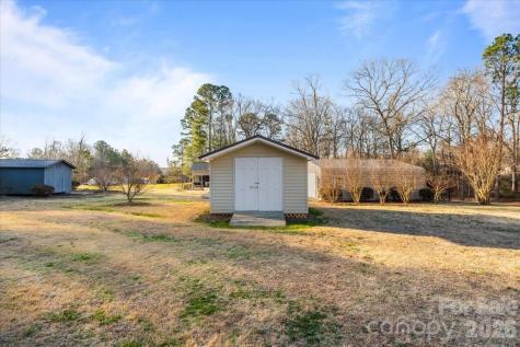 372 Holly Hills Drive Troy NC 27371