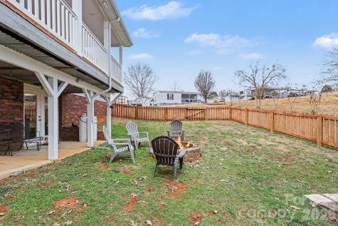 121 Grand View Drive New London NC 28127