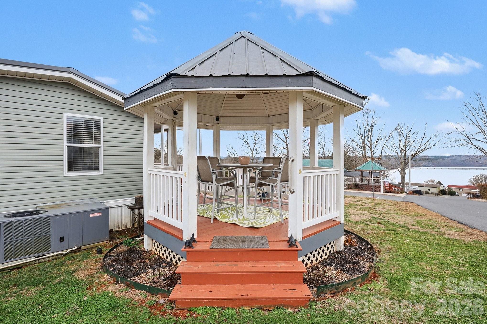 121 Grand View Drive New London NC 28127