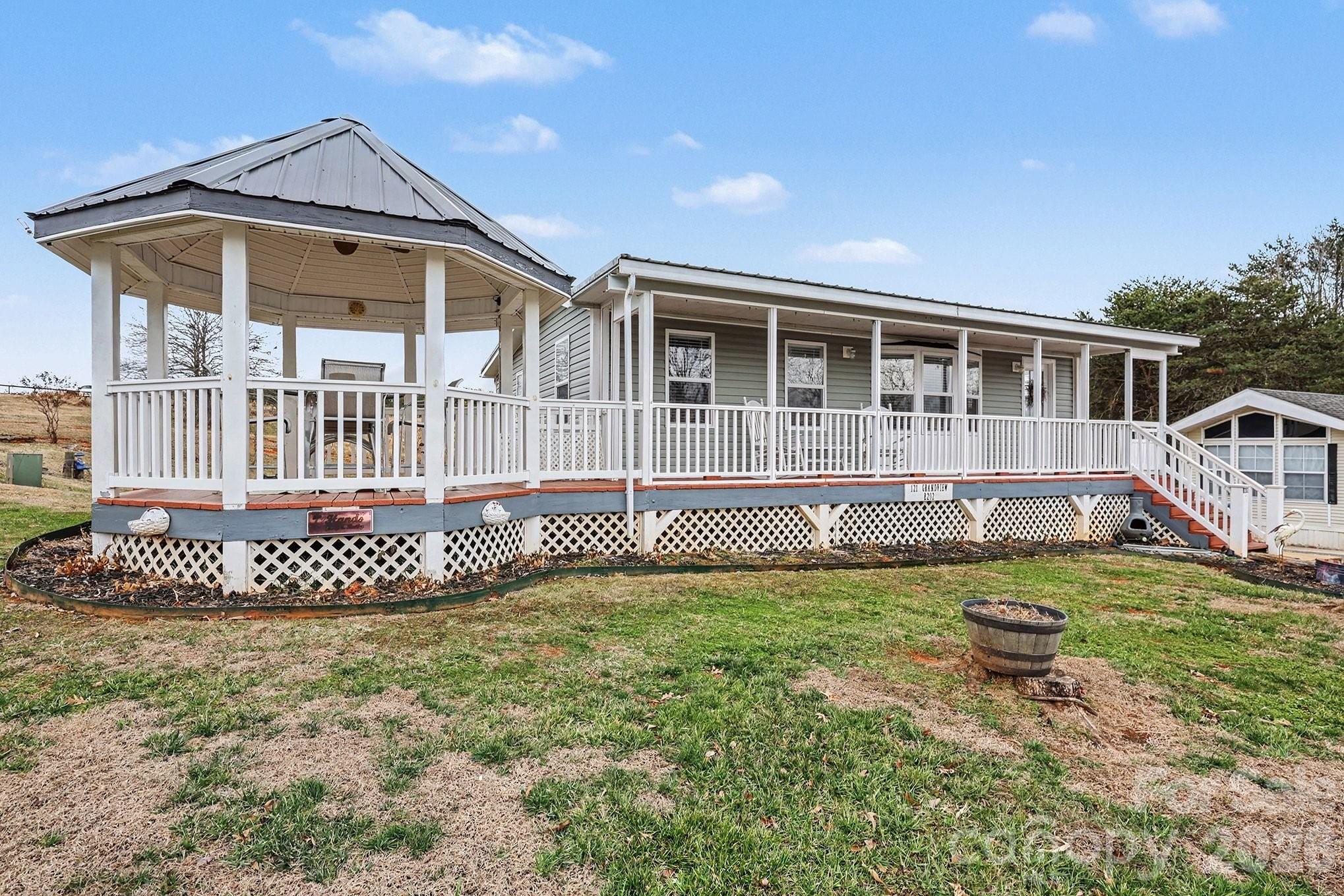 121 Grand View Drive New London NC 28127