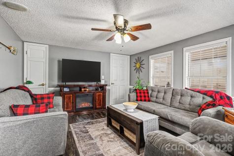 121 Grand View Drive New London NC 28127