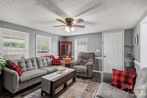 121 Grand View Drive New London NC 28127