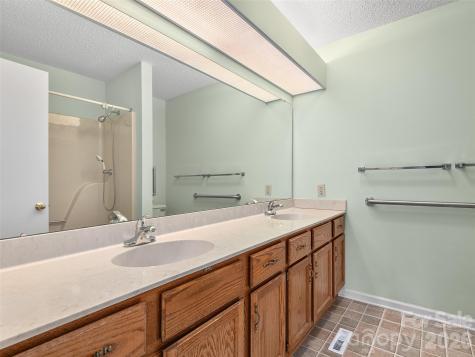 20 Cedarcliff Circle Asheville NC 28803