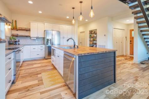 40 Hawks View Drive Canton NC 28716