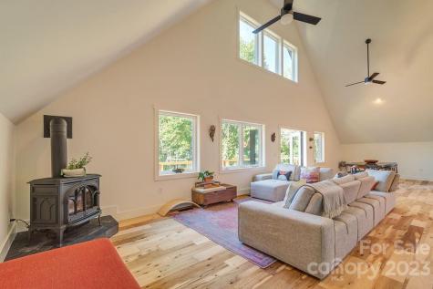 40 Hawks View Drive Canton NC 28716