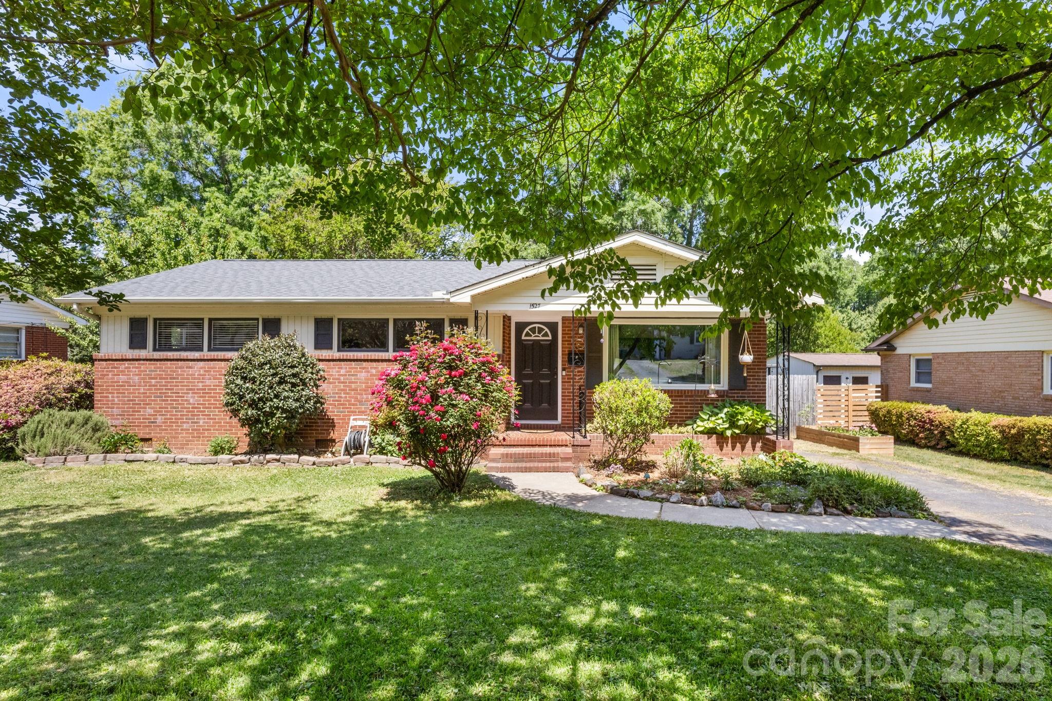 1527 Woodhill Lane Charlotte NC 28205