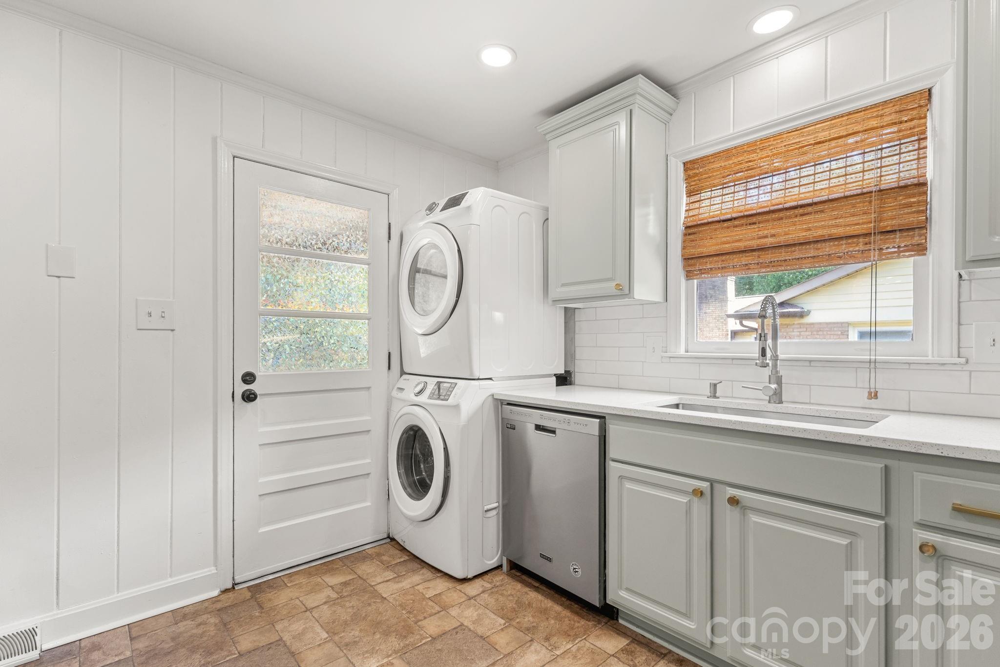 1527 Woodhill Lane Charlotte NC 28205