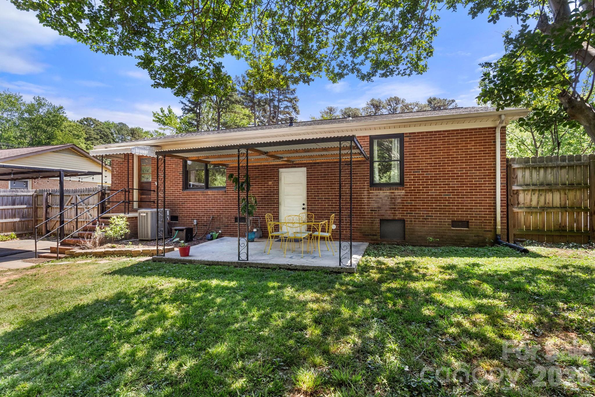 1527 Woodhill Lane Charlotte NC 28205