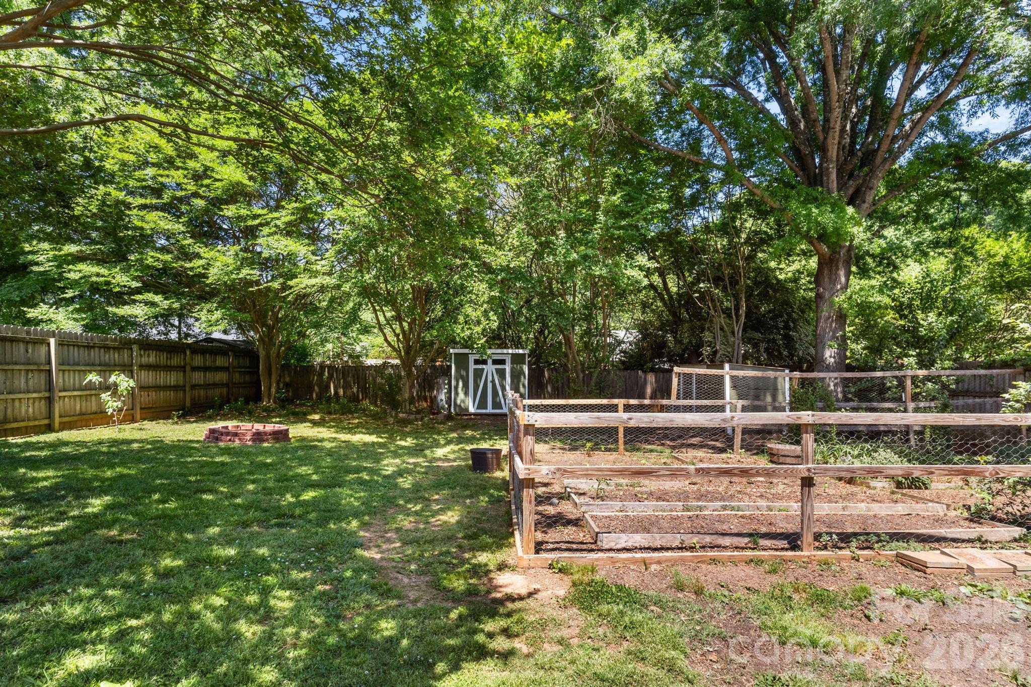 1527 Woodhill Lane Charlotte NC 28205