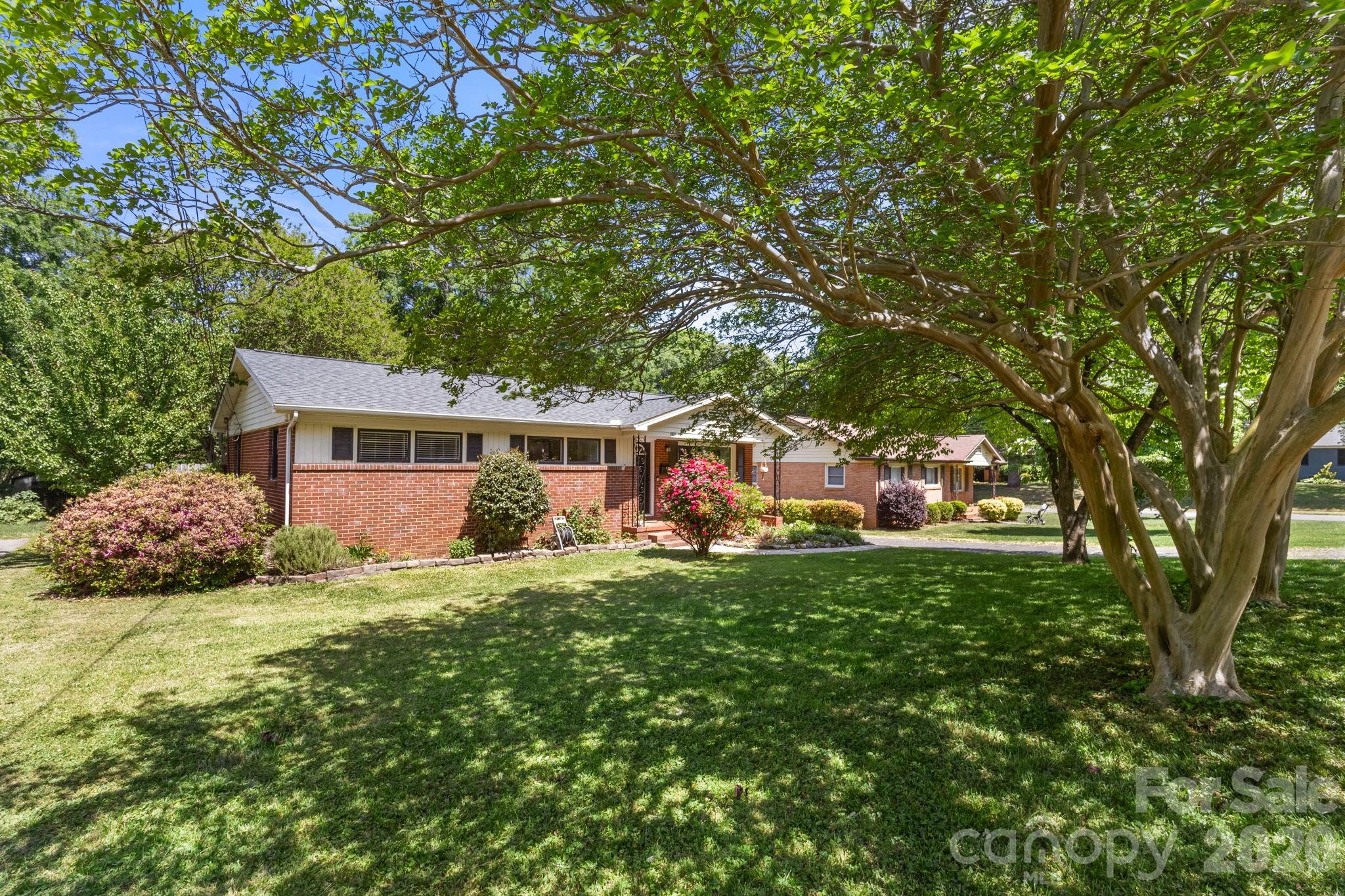 1527 Woodhill Lane Charlotte NC 28205