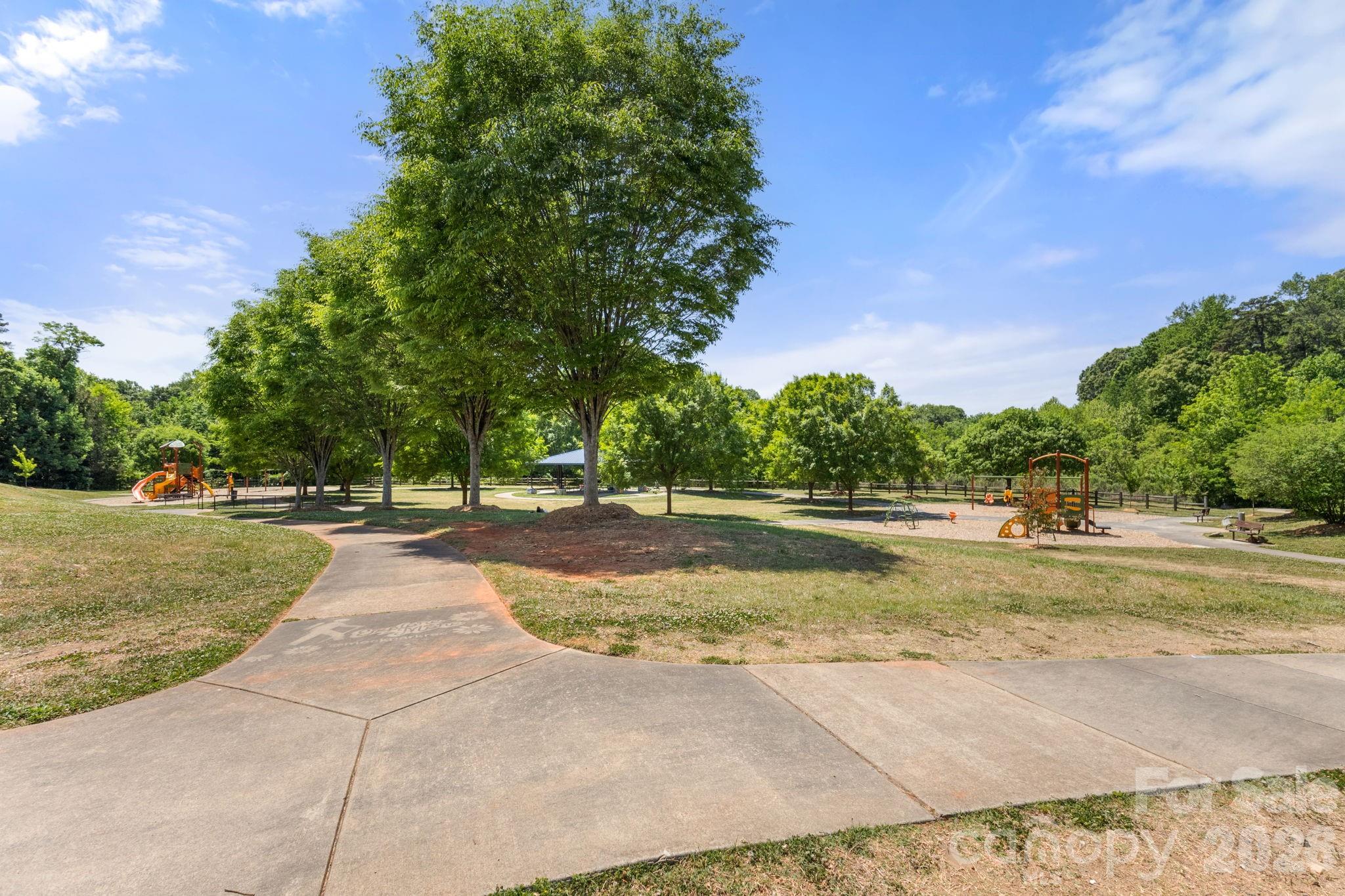 1527 Woodhill Lane Charlotte NC 28205