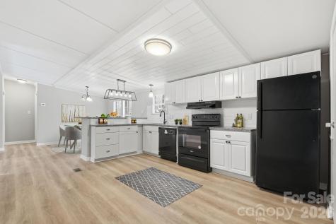 517 Ridgeway Place SW Lenoir NC 26845