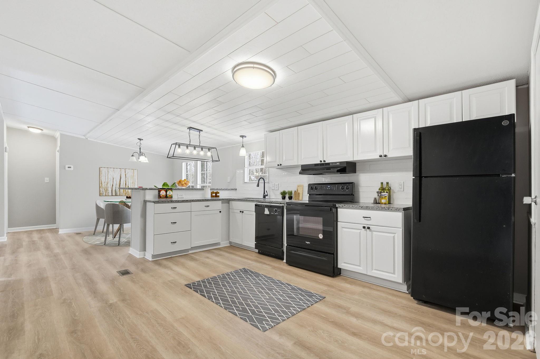 517 Ridgeway Place SW Lenoir NC 26845