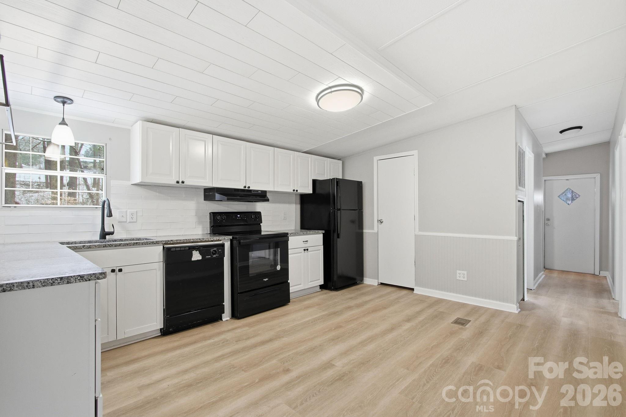 517 Ridgeway Place SW Lenoir NC 26845