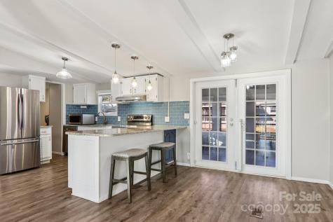 302 Meadowbrook Court Hendersonville NC 28792