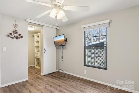 302 Meadowbrook Court Hendersonville NC 28792