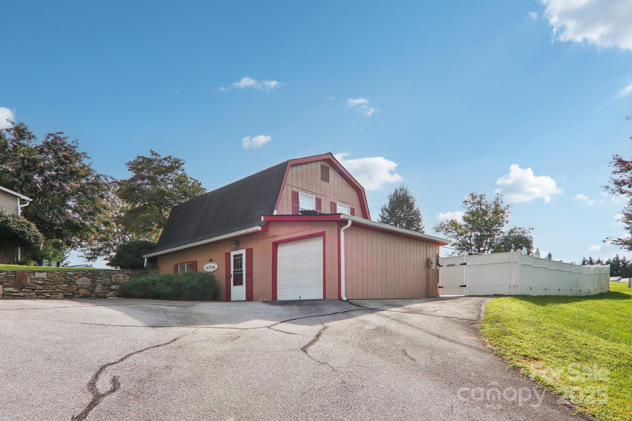 302 Meadowbrook Court Hendersonville NC 28792