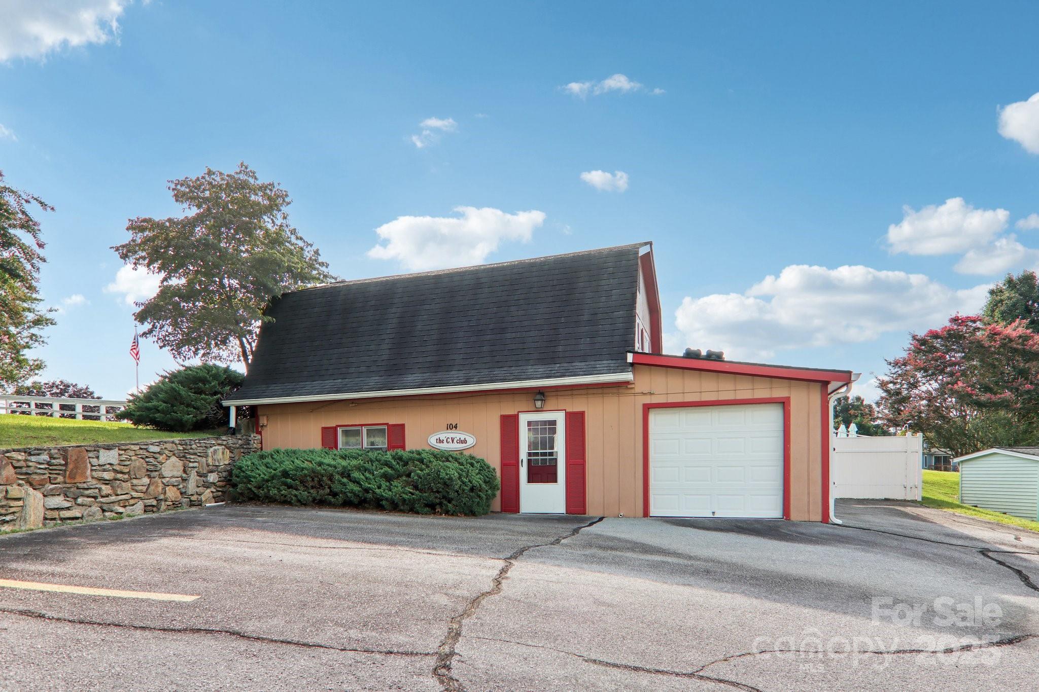 302 Meadowbrook Court Hendersonville NC 28792