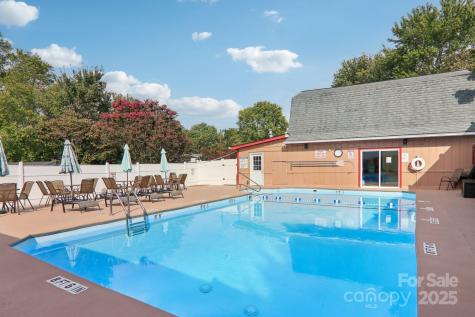 302 Meadowbrook Court Hendersonville NC 28792