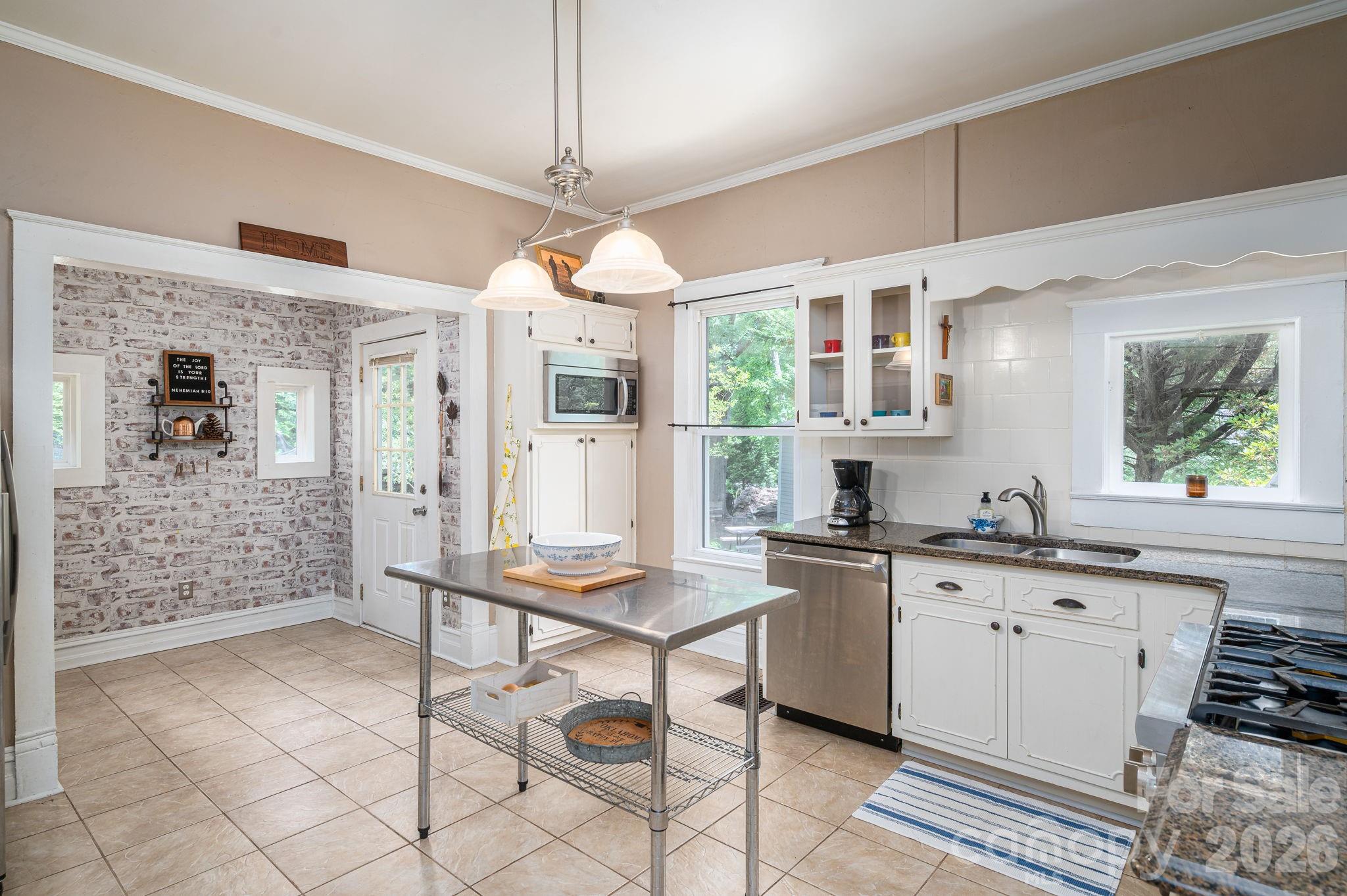 306 W Old Post Road Cherryville NC 28021