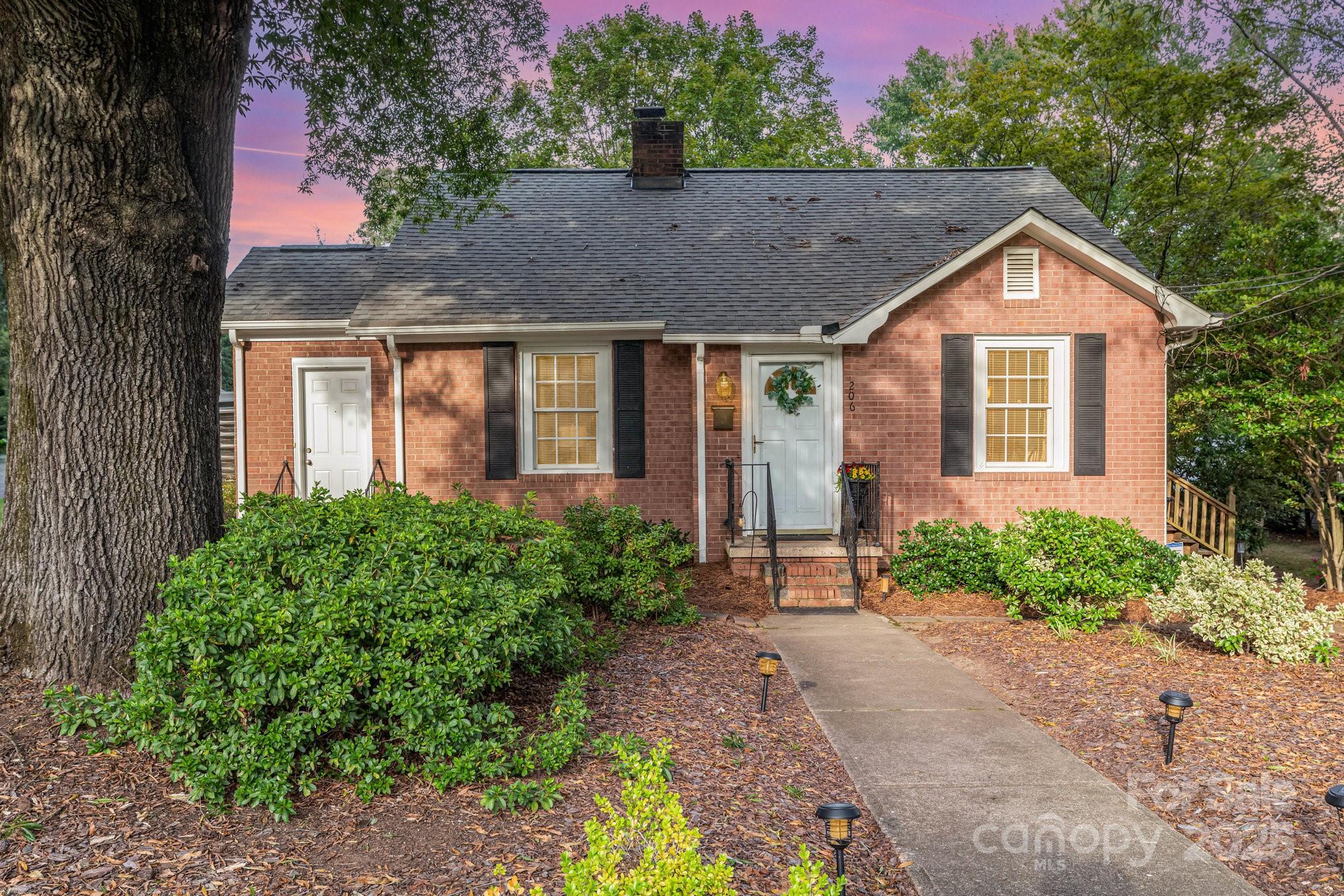 206 E Stewart Avenue Mooresville NC 28115