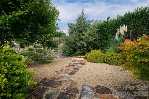 5 Pacifico Drive Asheville NC 28806