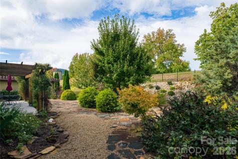 5 Pacifico Drive Asheville NC 28806