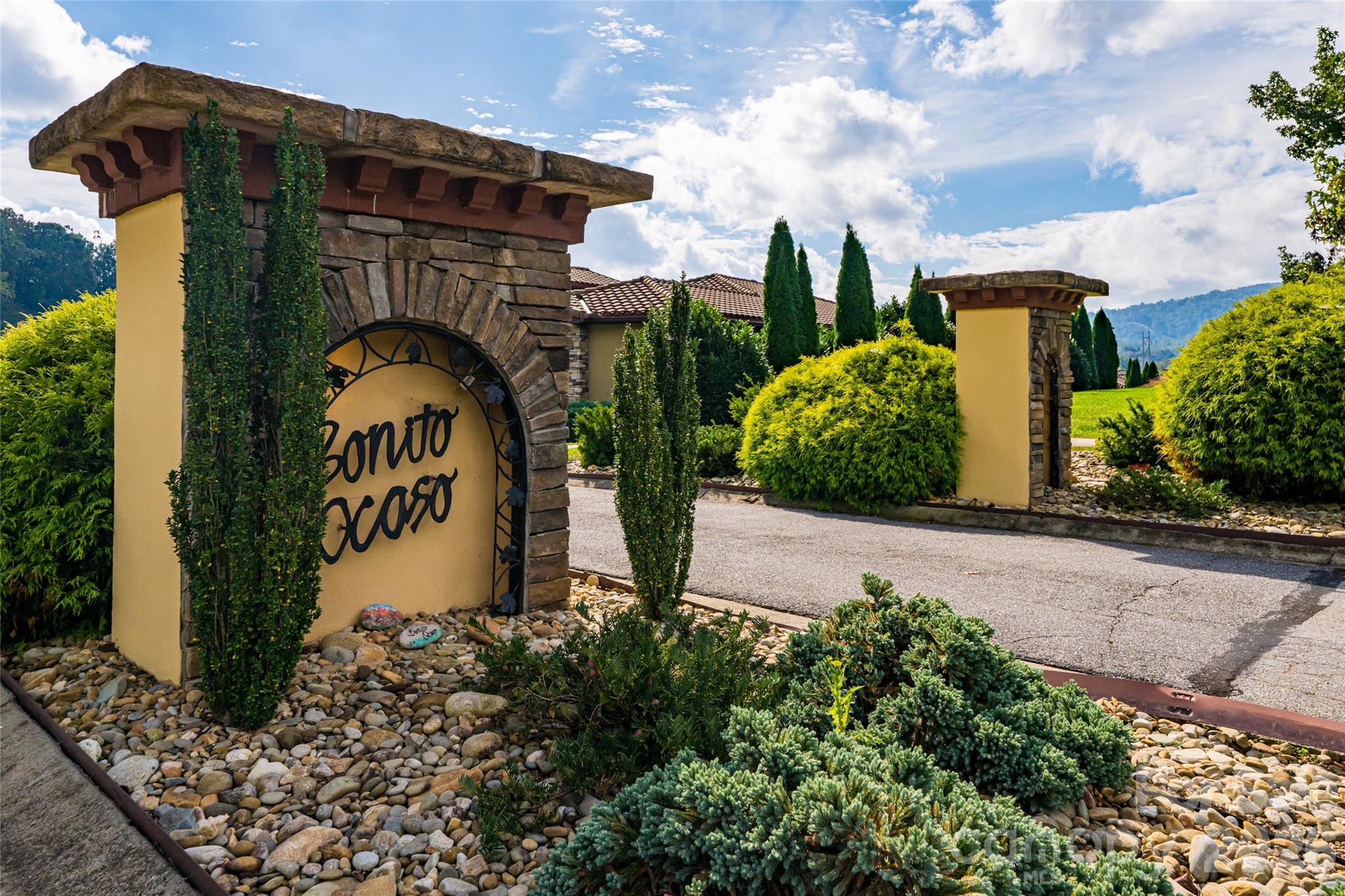 5 Pacifico Drive Asheville NC 28806