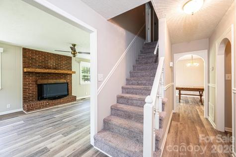 5595 Cloverfield Place Boomer NC 28606