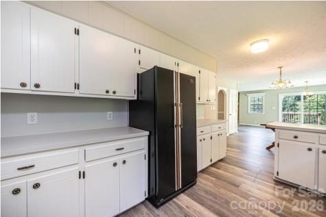 5595 Cloverfield Place Boomer NC 28606
