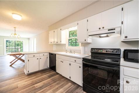 5595 Cloverfield Place Boomer NC 28606