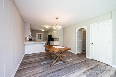 5595 Cloverfield Place Boomer NC 28606