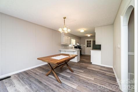 5595 Cloverfield Place Boomer NC 28606