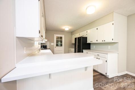 5595 Cloverfield Place Boomer NC 28606