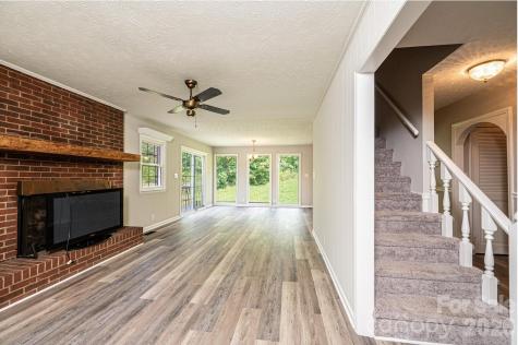 5595 Cloverfield Place Boomer NC 28606