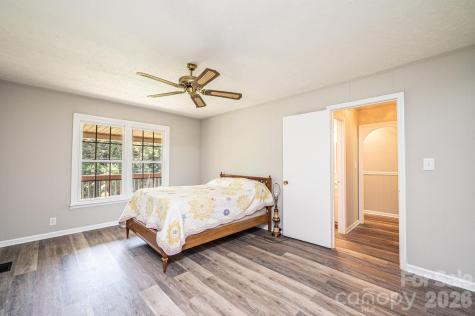 5595 Cloverfield Place Boomer NC 28606