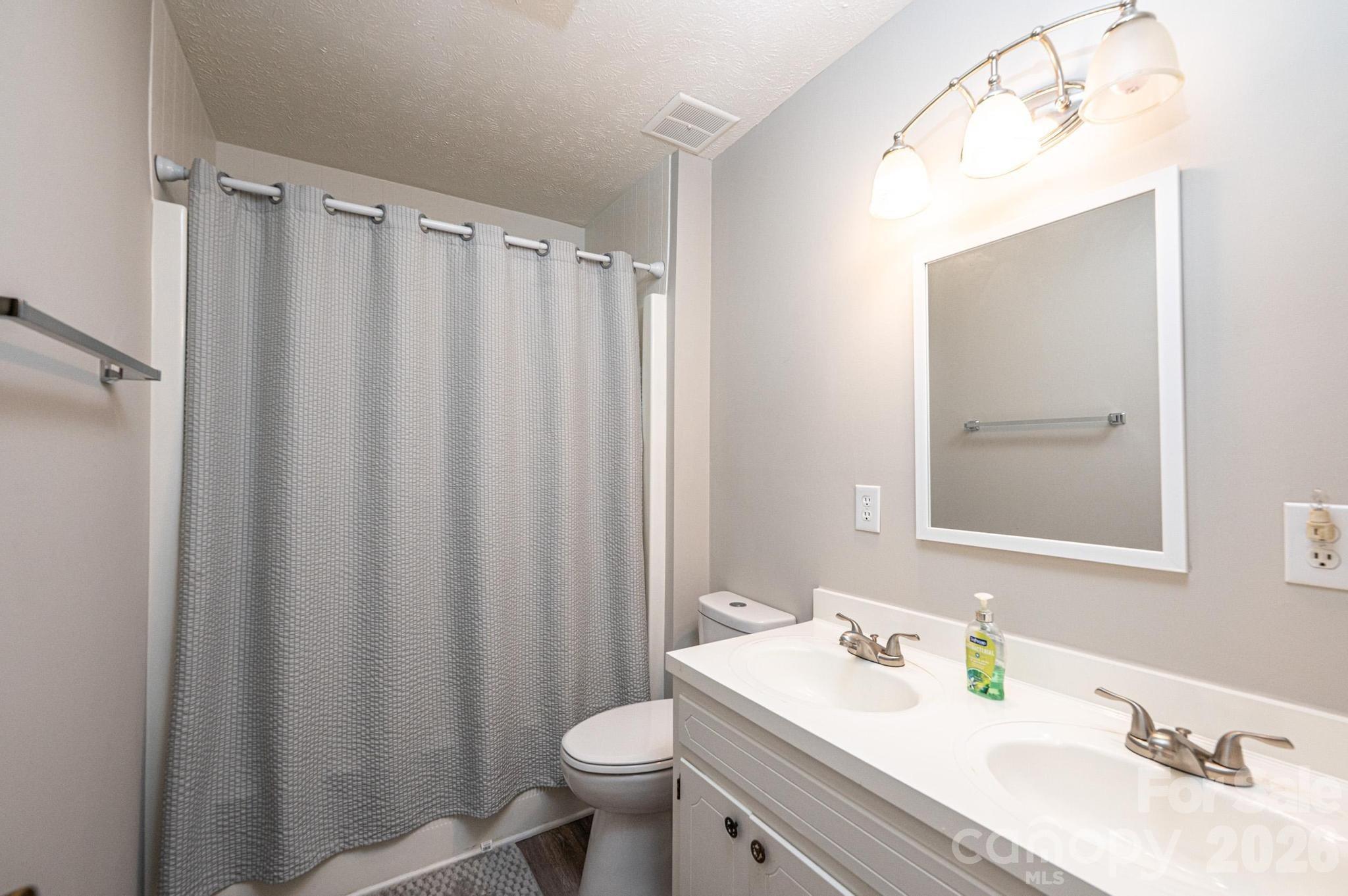 5595 Cloverfield Place Boomer NC 28606