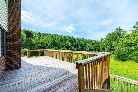 5595 Cloverfield Place Boomer NC 28606