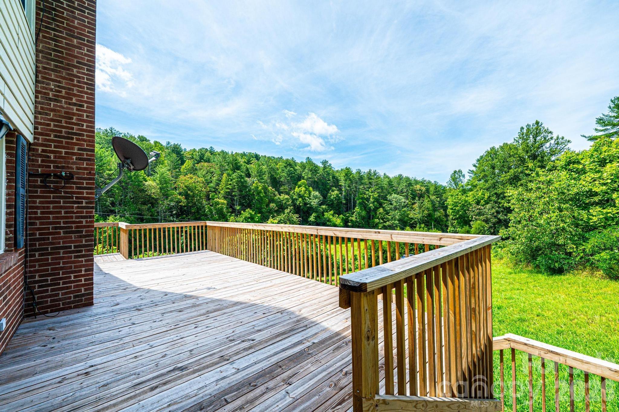 5595 Cloverfield Place Boomer NC 28606