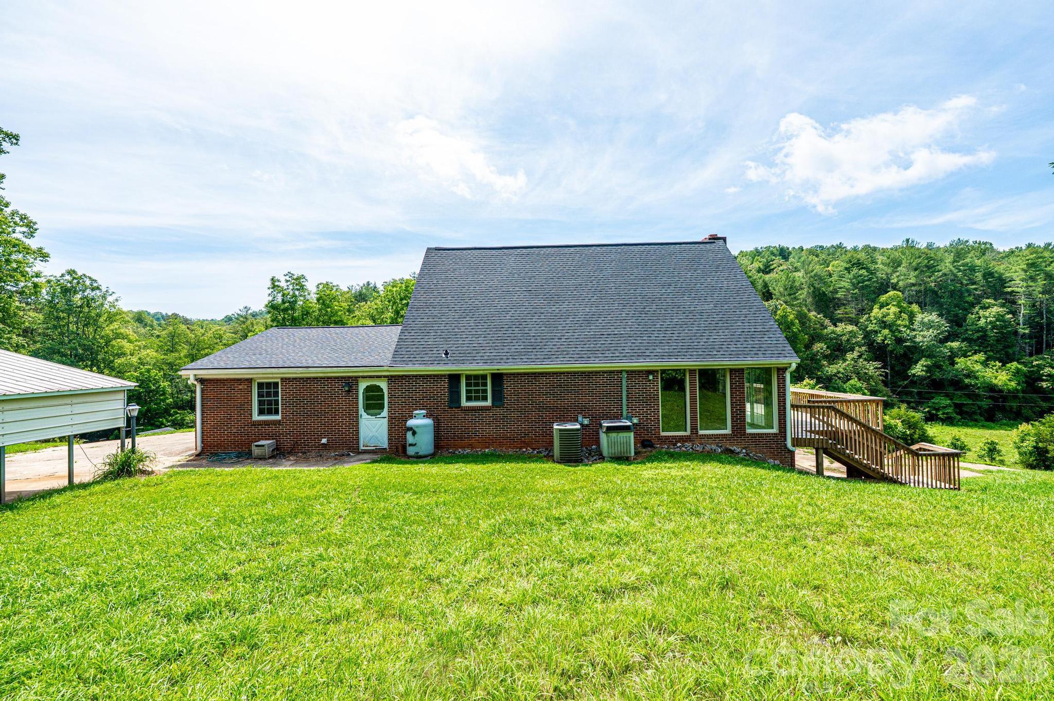 5595 Cloverfield Place Boomer NC 28606