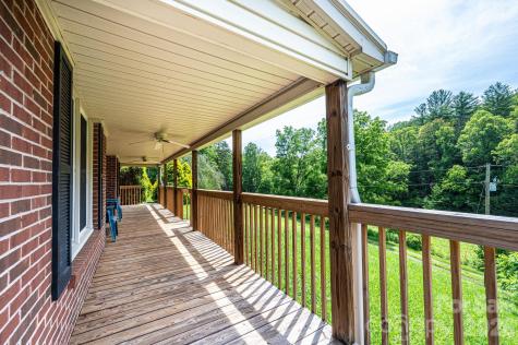 5595 Cloverfield Place Boomer NC 28606