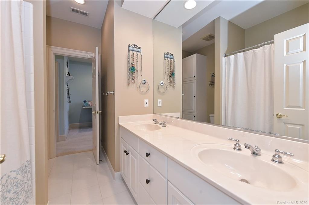 4204 Waterford Drive Charlotte NC 28226