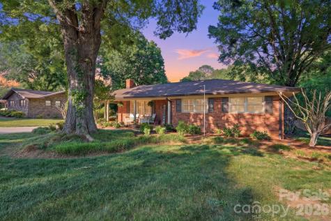 1556 Nottingham Drive Newton NC 28658