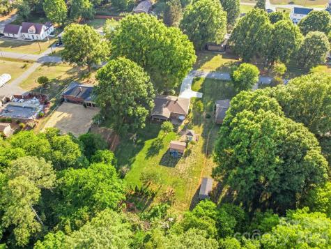 1556 Nottingham Drive Newton NC 28658