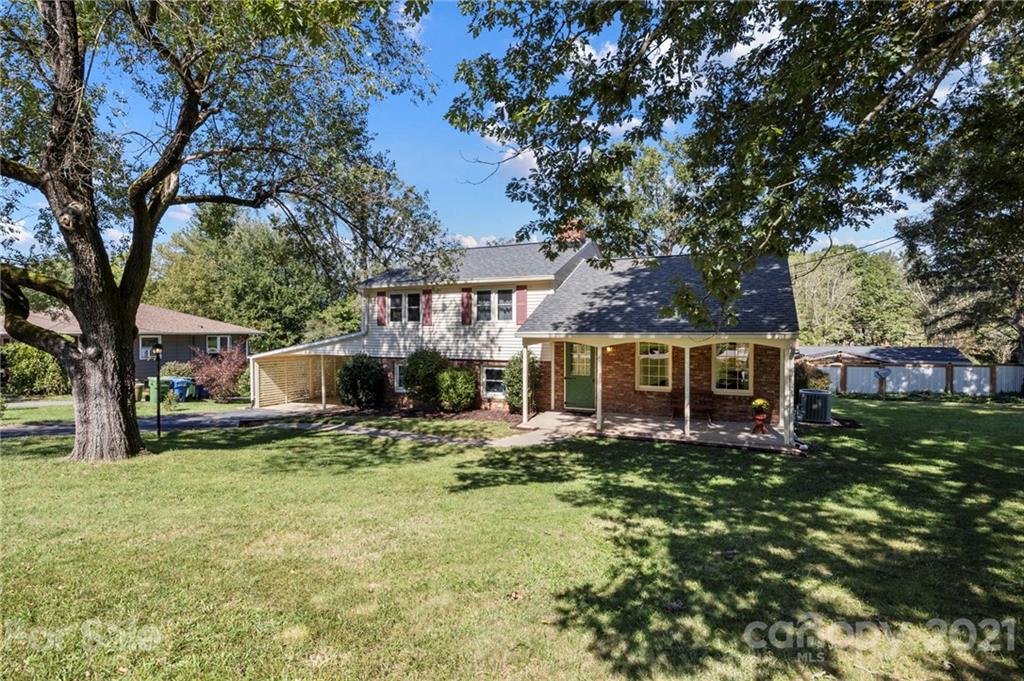 24 Deanwood Circle Asheville NC 28803
