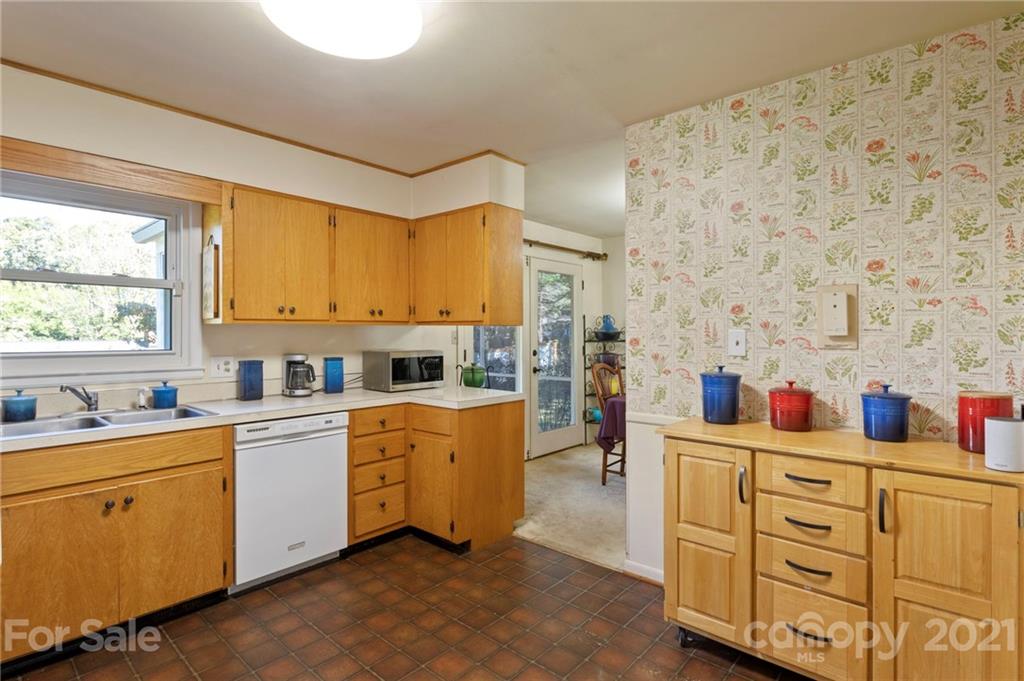 24 Deanwood Circle Asheville NC 28803