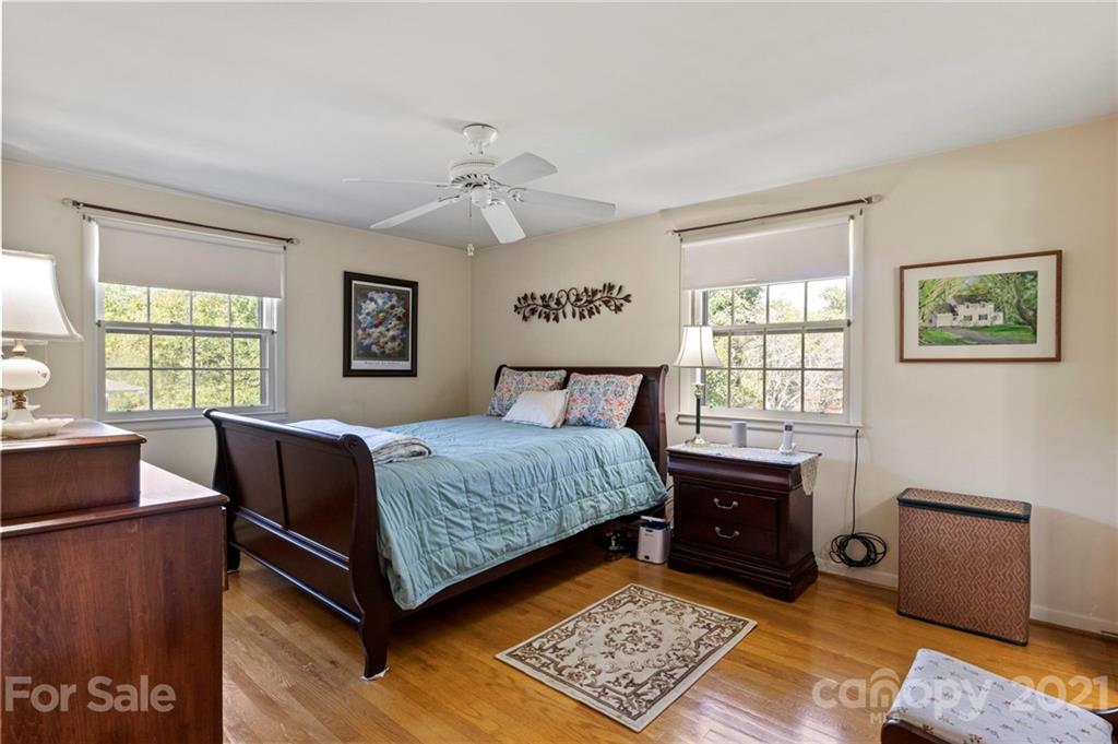 24 Deanwood Circle Asheville NC 28803