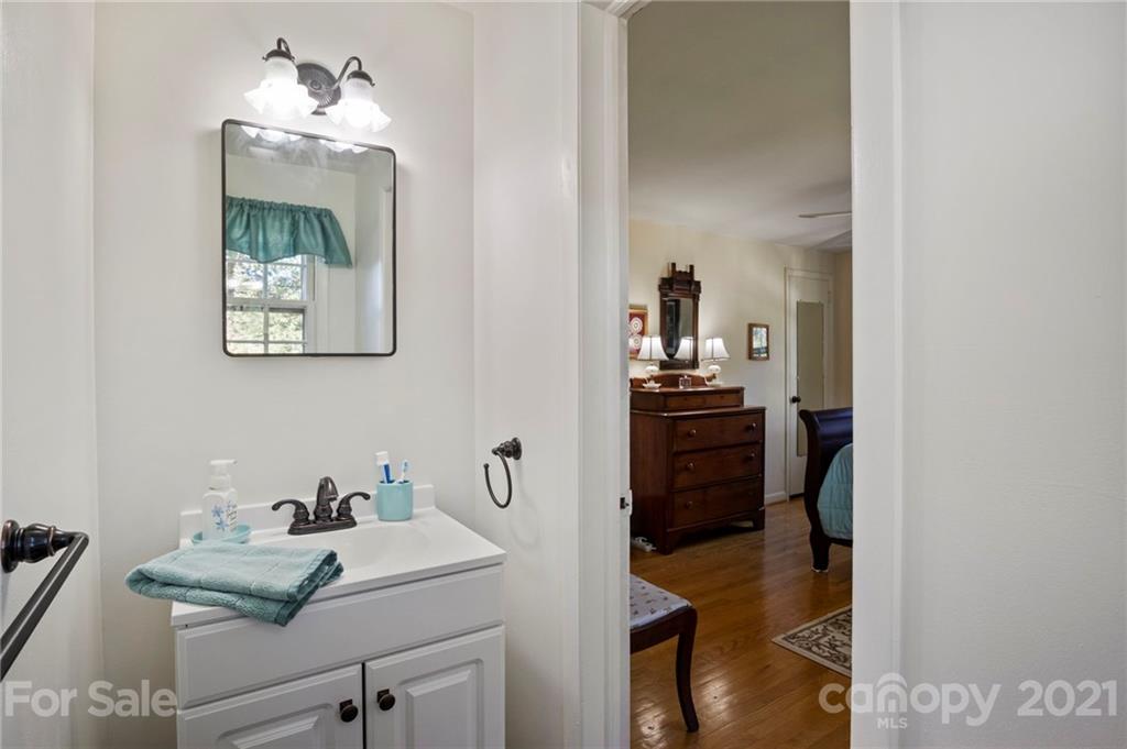24 Deanwood Circle Asheville NC 28803