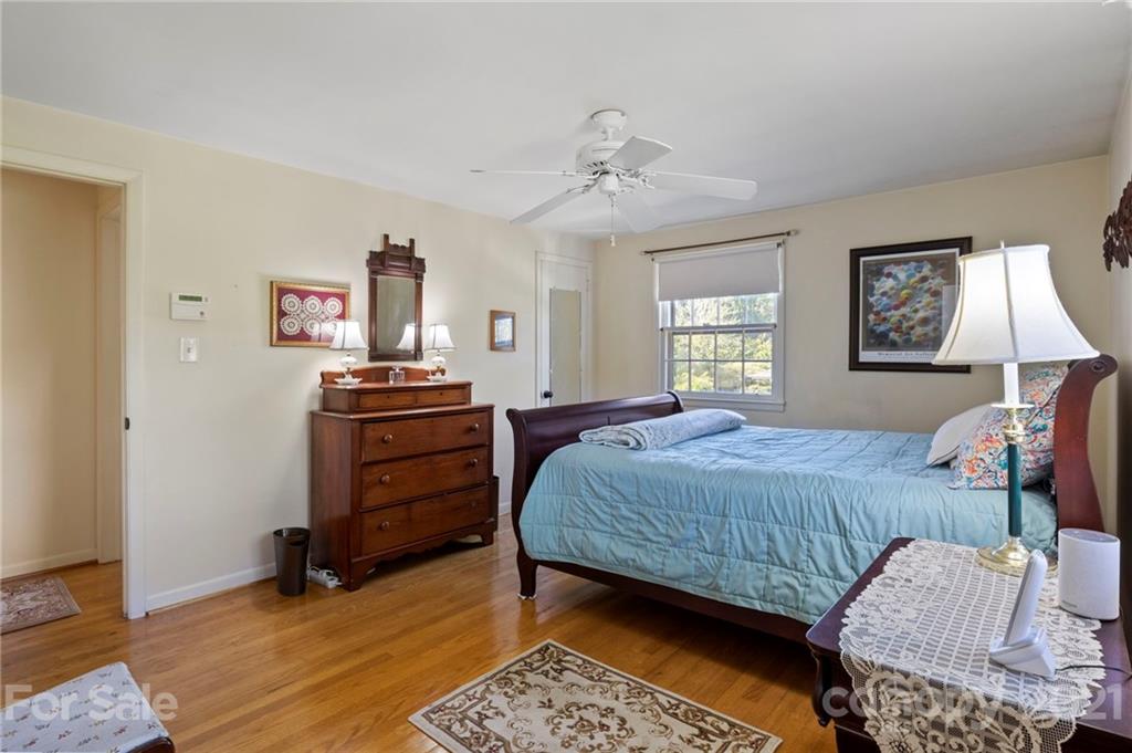 24 Deanwood Circle Asheville NC 28803