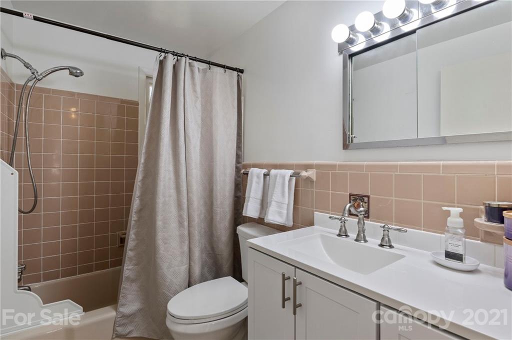 24 Deanwood Circle Asheville NC 28803